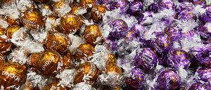 Der jährliche Schokoladenkoffer von Lindt&Sprüngli enthält 4 Kilo Pralinen, Tafeln und Riegel. 