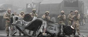 Troops are seen at the main square where hundreds of people were protesting against the government, after authorities' decision to lift price caps on liquefied petroleum gas, in Almaty, Kazakhstan January 6, 2022. REUTERS/Mariya Gordeyeva