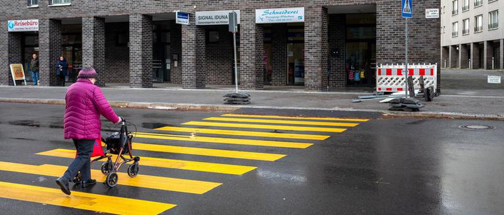 Zebrastreifen sind eine Möglichkeit, die Stadt für ältere Menschen sicherer zu machen. (Symbolbild)