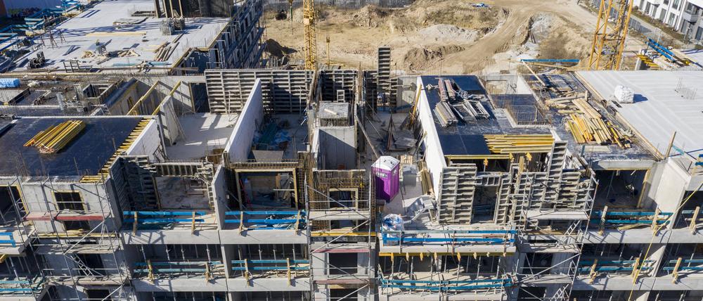 Baustelle von Eigentumswohnungen in der Pufendorfstraße in Berlin-Mitte.
