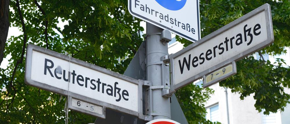 Strassenschilder, Reuterkiez, Neukoelln, Berlin, Deutschland *** Street signs Reuterkiez Neukoelln Berlin Germany