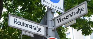 Strassenschilder, Reuterkiez, Neukoelln, Berlin, Deutschland *** Street signs Reuterkiez Neukoelln Berlin Germany  