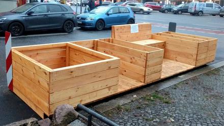 Das noch unfertige Parklet an der Fritsche- / Ecke Bismarckstraße. Foto: Initiative Nachbarinnen & Nachbarn der Fritschestraße (Nord)