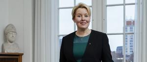 Franziska Giffey (SPD) im Tagesspiegel Interview mit stellvertretender Chefredakteurin Anke Myrrhe und Reporter Robert Kiesel am 05.01.2022 im Roten Rathaus in Berlin.