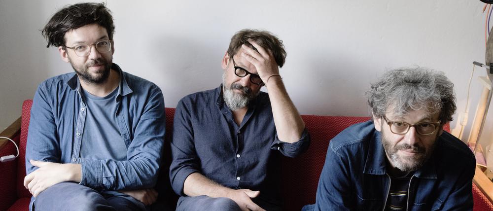 Nach sieben Jahren wieder im Studio gewesen: Christoph «Cico» Beck, Micha und Markus Acher (v. li.) sind die verbliebenen Mitglieder der Band The Notwist.