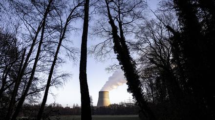 Seit Anfang 2022 sind nur noch drei Atomkraftwerke in Deutschland im Betrieb: Emsland (hier im Bild), Neckarwestheim 2 und Isar 2.