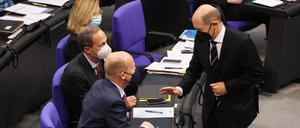 Oppositionsführer und Kanzler - Ralph Brinkhaus (CDU) und Olaf Scholz (SPD).