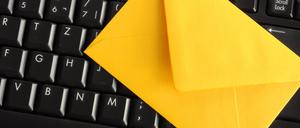 Umschlag schlägt Mail. Mit der Tastatur ist die Antwort schnell erledigt. Aber schwerer wiegt ein Brief.