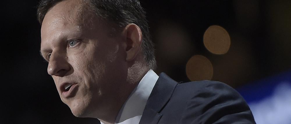 Peter Thiel habe „massiven Einfluss“ auf das Denken von Facebook-Gründer Mark Zuckerberg besessen, sagt dieser selbst. Hier spricht der konservative Tech-Revolutionär auf dem Nominierungskonvent für Donald Trump 2016.