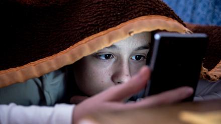 Im Vergleich zu früheren Generationen ist die Generation Z atypisch, weil sie sich  weniger gegenüber Erwachsene auflehnt. 