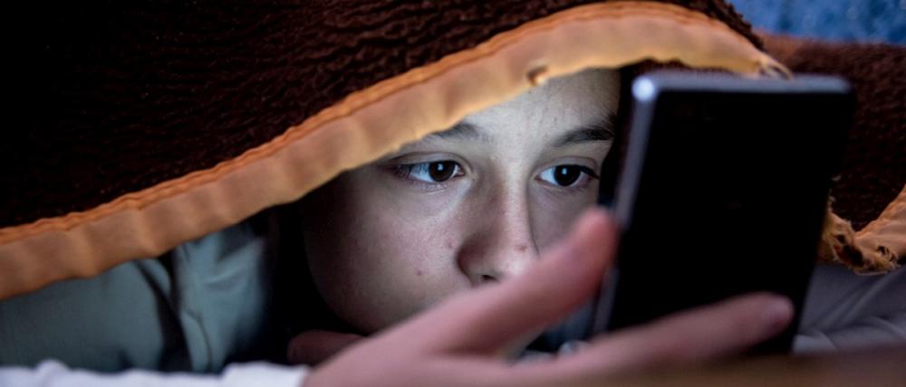 Im Vergleich zu früheren Generationen ist die Generation Z atypisch, weil sie sich  weniger gegenüber Erwachsene auflehnt. 