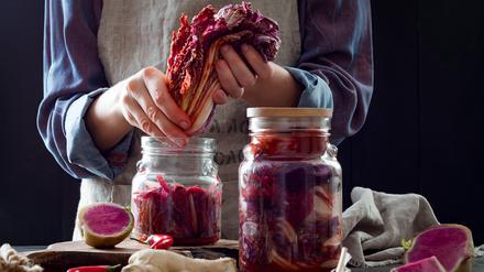 Könner stellen das koreanische fermentierte Gemüse – knackig, sauer und scharf – selber her. Schmeckt es abgepackt? Selten. Doch unsere Jury fand zwei Kracher.