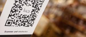 Diese Aushänge mit Luca-QR-Code an Café- und Ladentüren gehören bald der Vergangenheit an.