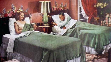 SEPARATE BEDS in an American advert from the 1950s.