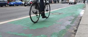 Nach wenigen Wochen blättert die grüne Beschichtung wieder ab.