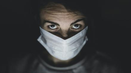 Eine akute Corona-Infektion ist nach etwa zwei Wochen spätestens überstanden, aber manche Betroffene klagen über langanhaltende, teils schwere Nachwirkungen.