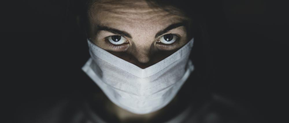 Eine akute Corona-Infektion ist nach etwa zwei Wochen spätestens überstanden, aber manche Betroffene klagen über langanhaltende, teils schwere Nachwirkungen.