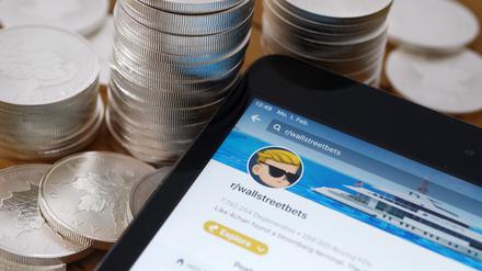 Die 176.000 Mitglieder starke Online-Bewegung organisiert sich über das Subreddit „Wall Street Silver“.