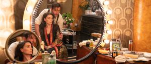 Bradley Cooper als Illusionist mit seiner von Rooney Mara gespielten Assistentin und Geliebten. 