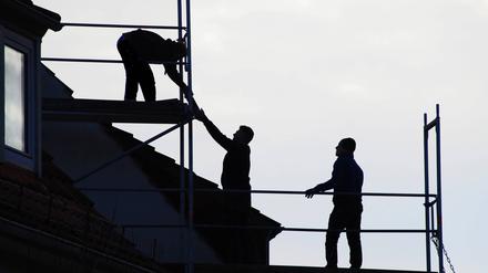 Das Neueindecken eines Daches gilt als Erhaltungsaufwand und lässt sich steuerlich absetzen.