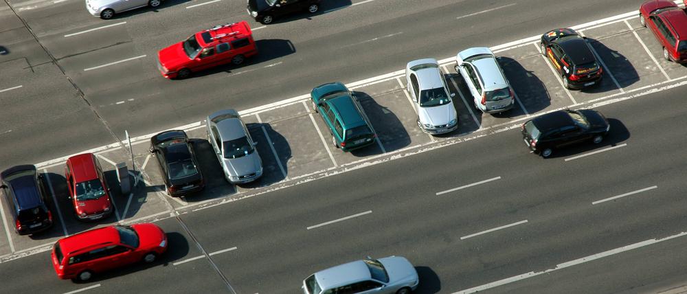 Verkehr in Berlin auf dem Mühlendamm.