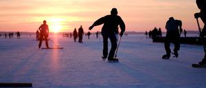 Wie schön wär’s mal wieder: Winterfreuden auf dem zugefrorenen Müggelsee.