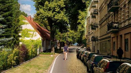 Montage einer Dorfstraße in Goyatz, Brandenburg, und einer Straße in Berlin-Kreuzberg.
