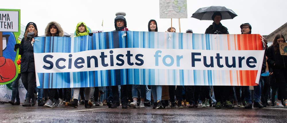 Untätigkeit im Klimaschutz lässt Forschende an die Öffentlichkeit und auf die Straße gehen.