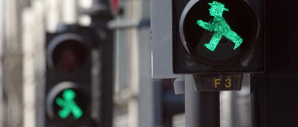 Fußgänger sollen auf Berlins Straßen bald öfter Vorrang haben.