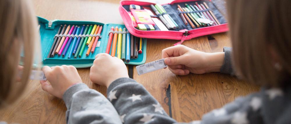 18.000 positiv auf Corona getestete Schülerinnen und Schüler meldete die Bildungsverwaltung am Freitag.