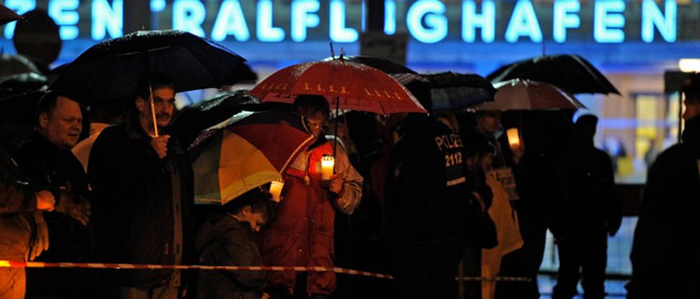 236713_3_081030_tempelhof_protest_ddp.jpg