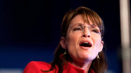 Palin Campaigns In Iowa Day One Before Election