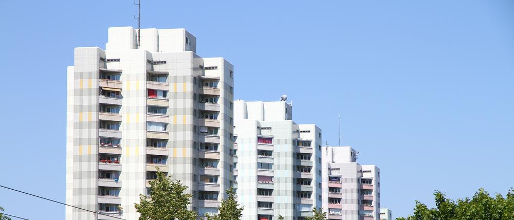 Plattenbau-Hochhäuser in der Zingster Straße in Berlin-Hohenschönhausen-Lichtenberg.