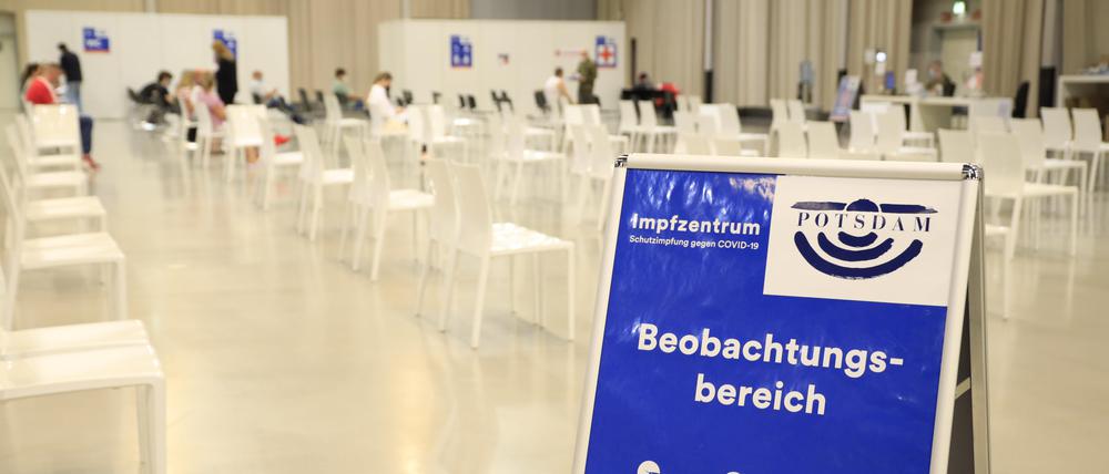 Beobachtungsbereich. Das Impfzentrum Metropolishalle in Potsdam.