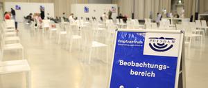 Beobachtungsbereich. Das Impfzentrum Metropolishalle in Potsdam.