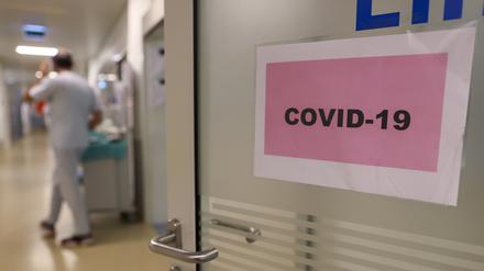 Der Eingang zur Covid-19-Intensivstation der Leipziger Uniklinik. 