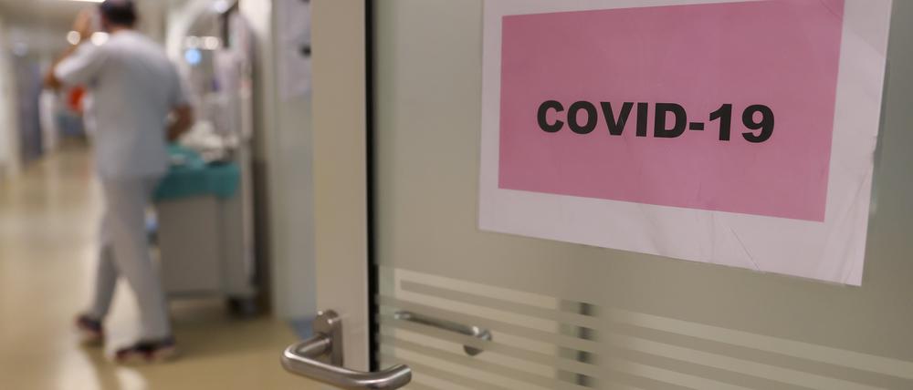 Der Eingang zur Covid-19-Intensivstation der Leipziger Uniklinik. 