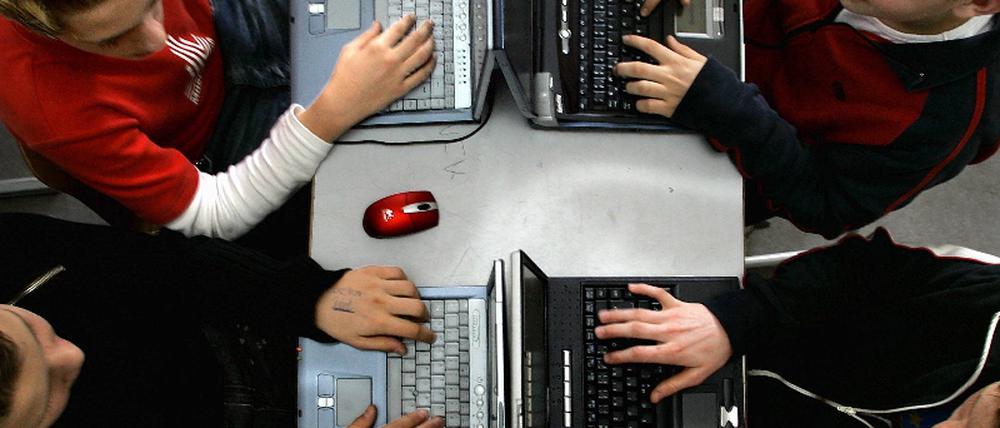 schüler am pc