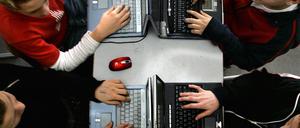 schüler am pc