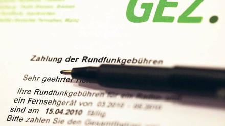 Die Formulare der GEZ sind bald Altpapier, wenn die Haushaltsabgabe kommt. Foto: dpa