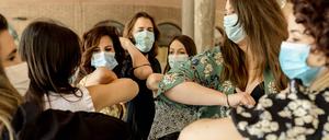 Auch in Bars, Clubs und Restaurants sollten besser Masken getragen werden. 