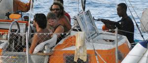 Französische Segeljacht Tanit aus der Hand von Piraten befreit - Tote
