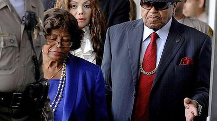 Der Familienpatriarch Joe Jackson fordert Schmerzensgeld in nicht näher genannter Höhe.