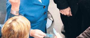Eine Stimme unter vielen. Kanzlerin Angela Merkel am Mittwoch im Bundestag. Foto: dpa