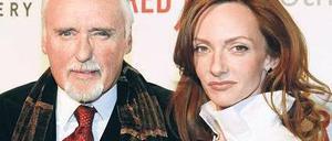 Vor zwei Jahren ging es ihm noch deutlich besser. Hopper im Jahr 2008 mit seiner Frau Victoria Duffy. Fotos: AFP/dpa