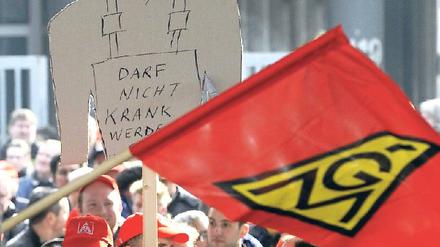 Kündigung im Krankeitsfall? Rund 200 000 Metaller gingen am Donnerstag auf die Straße.