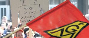 Kündigung im Krankeitsfall? Rund 200 000 Metaller gingen am Donnerstag auf die Straße.