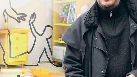 Bekanntester Meteorologe Deutschlands. Der Schweizer Jörg Kachelmann gilt als Vermarktungsgenie in eigener Sache. Er moderiert Wetter, Talkshows, macht Werbung für Produkte – und für gute Zwecke, wie hier für eine Aktion gegen Gewalt gegen Kinder mit dem Slogan „Gewalt hinterlässt Spuren“. Foto: dpa