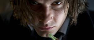 Schönling auf Abwegen. Dorian Gray (Ben Barnes) im Opiumrausch.