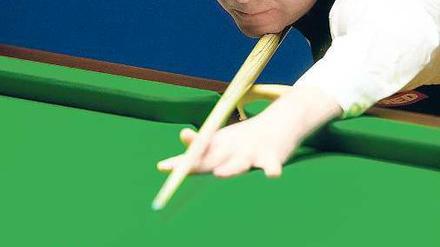 Stoßen noch ohne Zeitdruck. John Higgins fiebert der WM entgegen. Foto: AFP